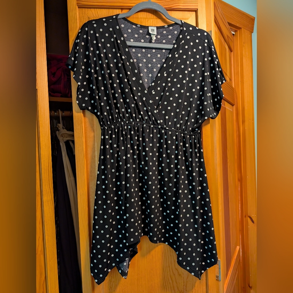 One Fashion Shark Bite Hem Tunic Top L